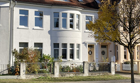 Renovated 4-room apartment in a historic building, in a prime location.