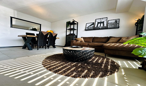 Attractive living space: Fully furnished 2-room apartment in the attic, located in Cologne-Holweide.