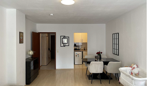 Gepflegte 1-Zi.-Wohnung mit Loggia, EBK und TG-Stellplatz – KN-Petershausen