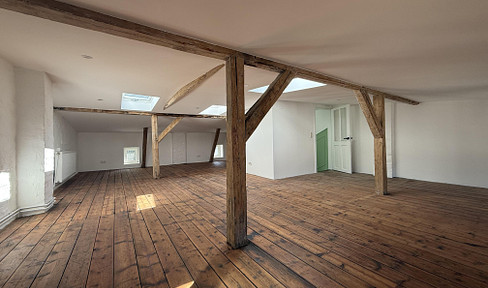 Charming apartment in a historic building, 2nd floor & attic studio – First occupancy after complete renovation | Lübeck, St. Lorenz Nord.