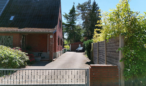 Haus bzw. Doppelhaushälfte mit schönem und großem Garten in sehr ruhiger Lage