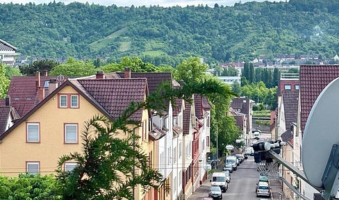 Charming one-bedroom attic apartment with a view in Stuttgart-Untertürkheim.