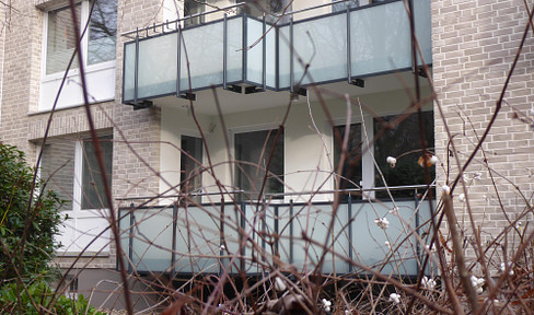 Completely renovated with energy-efficient features, located in Alstertal, with a view of greenery, top-of-the-line fixtures, and includes a parking space in an underground garage.