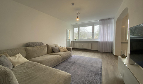 Move in and feel at home: Completely renovated 3-room apartment with a modern design, located near the city forest.