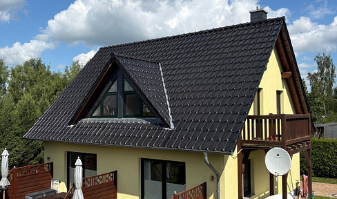 Just a few steps from the water – Two apartments or a home with many possibilities.