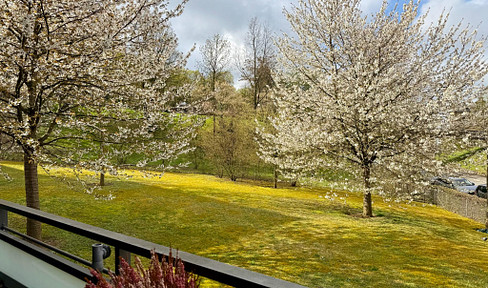 Bright, 3.5-room apartment with panoramic views – partially furnished option available.