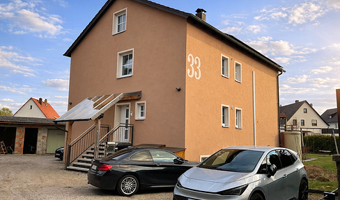 Modernisiertes Zweifamilienhaus mit PV-Anlage und großem Grundstück