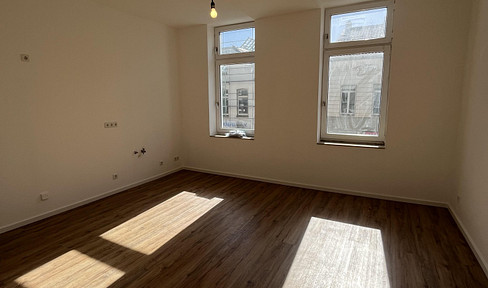 Frisch kernsaniert: 2,5-Zimmer-Wohnung mit Klima, viel Licht & gut geschnitten