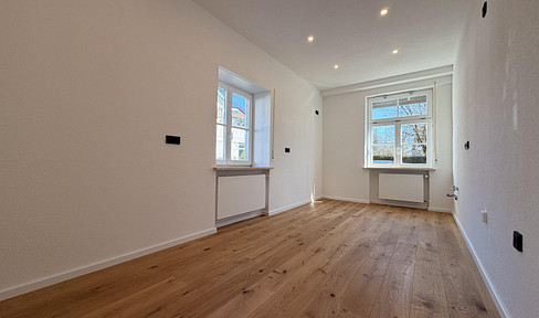 Recently renovated 3.5-room apartment with a share of the garden, located in a central area.