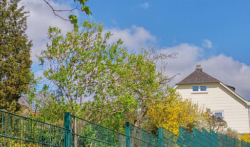 Living with an unobstructed panoramic view of the surrounding greenery.