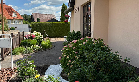 Exclusive duplex house in Altenburg - no commission fees.