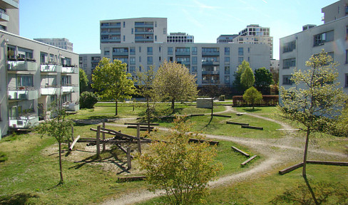 No agency fees: Apartment for sale in Munich, near Hirschgarten park.