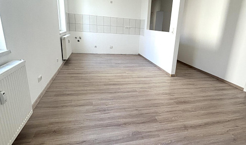 Family apartment | 4 rooms, 94.9 m², bathroom with bathtub and shower, available for 1 month.