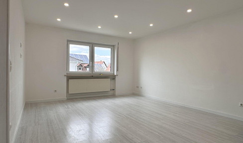 4-room apartment, 100 m², with balcony, kitchen, parking space, renovated - AVAILABLE IMMEDIATELY.