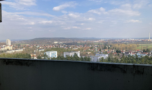 Traumhafte Aussicht: 2-Zi-Whg im 17. Stock mit Balkon