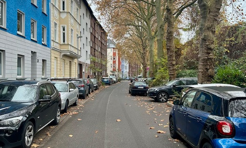 Beautiful 1-room apartment with a separate kitchen and balcony, located in Düsseldorf-Bilk.