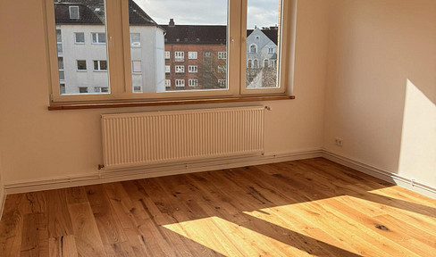 Provisionsfrei! Frisch renovierte 3 Zimmer Wohnung mit Balkon nahe Blücherplatz und Förde