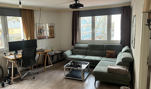2.5-room apartment, south-facing, near the city center/main train station, 1st floor, balcony, bathroom with shower and window, energy-efficient features.