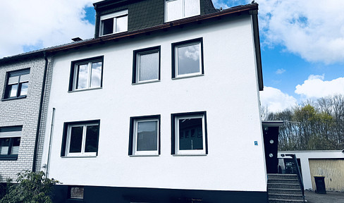 Family home with 3 living units in Lünen-Wethmar – ideal for multi-generational living, with a garden.
