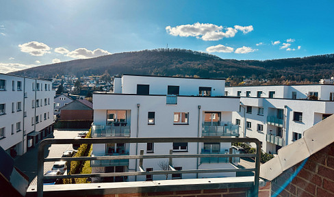 Quick access to Hannover city center and a relaxing home – a dream apartment with a sunny rooftop terrace and excellent transport links.