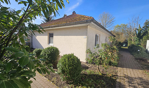 Ebenerdiges Einfamilienhaus mit gewachsenem Garten, eigenem Flair und einem Hauch Exklusivität