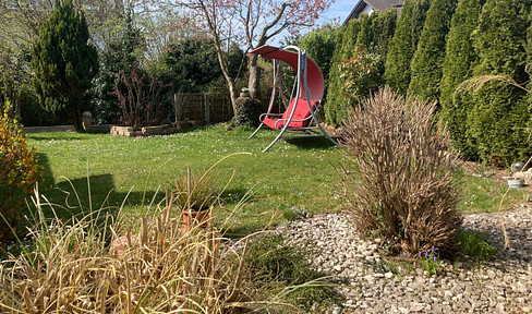 Well-maintained and modernized single-family home with a conservatory and a Swedish wood-burning stove.
