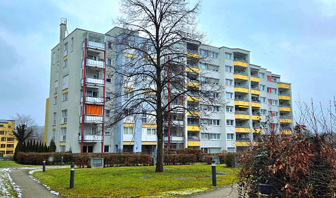 FOR SALE: Bright, well-maintained 3.5-room apartment with a balcony in Sindelfingen.