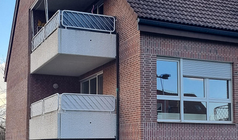 Available immediately: Renovated 2.5-room apartment (68 m²) with a southwest-facing balcony, located in Marl Hüls-Süd.