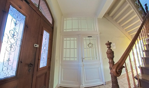 Stylish pre-war building – flooded with natural light and featuring a generous layout, located in the Frauentor district.