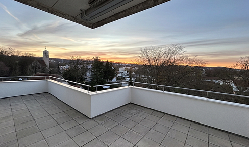 Penthouse | Excellent infrastructure and location | Huge balcony | Includes kitchen | 2-minute walk to the S-Bahn (subway).
