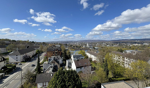 EXECUTIVE PENTHOUSE: 185 m² with panoramic views and a 49 m² terrace - 7 km from Clay Kaserne.