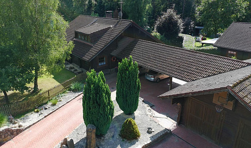 Spacious log cabin property in the idyllic heathland... a return to nature.