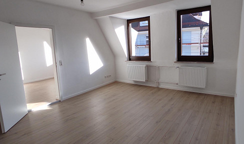 Completely renovated, 5-room apartment suitable for shared living, with a balcony, located in the center of Ansbach.