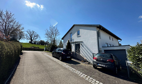 Selten: provisionsfreies Zweifamilienhaus in Top-Lage - Feldrand, Garten, Wohnen & ggf. Vermieten