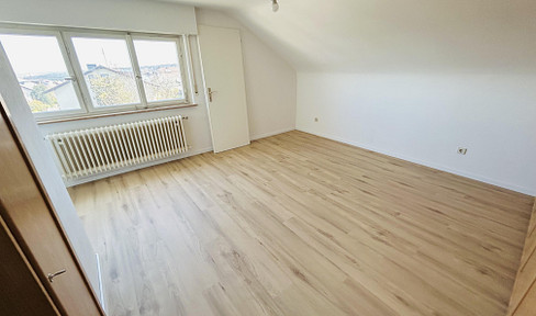 2-Zi Whg mit Einbauküche/ Tageslichtbad mit Badewanne/ extra WC