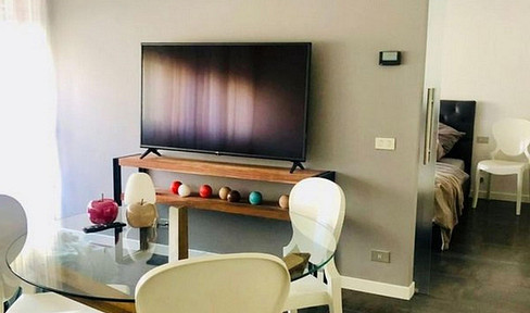 Elegant apartment in the heart of Harvestehude, close to the University of Hamburg.