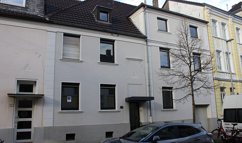 Multi-family house with great potential, located in a central area of Siegburg, close to green spaces.