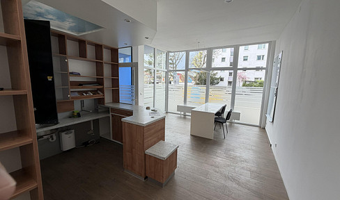 Commercial unit with retail and storage space (approximately 172 m²) for rent, located in a prime area of Nuremberg North.