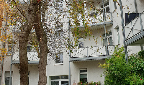 Geräumige, helle Dreiraumwohnung mit ruhigen Südbalkon in Stadtfeld-Ost