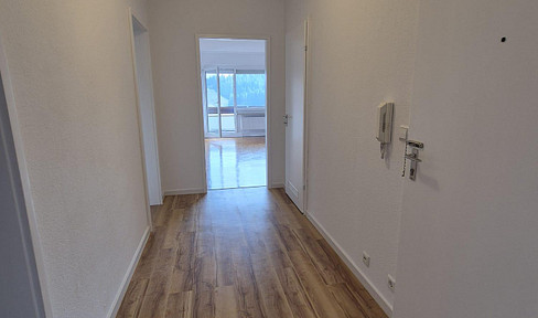 Sunny, well-proportioned apartment with a stunning view.