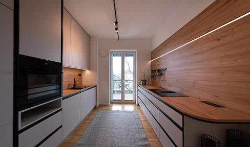 Newly renovated and ready to move in | 3 rooms | Fitted kitchen | Huge sun balcony - offered by the owner.
