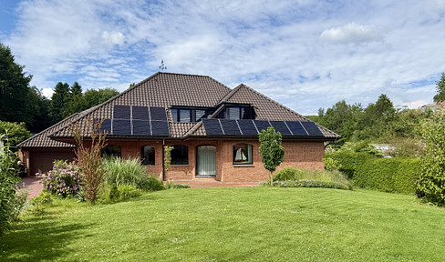 Exclusive, spacious estate in a prime location.