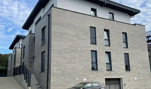 Exklusive neue 1.OG-Wohnung mit Balkon - ideal für z.B. berufstätige Paare