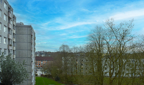 Well-maintained 3-room apartment, available immediately, and no commission fees.