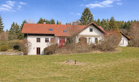 Executive villa with separate living unit in the Arberland region - ideally located near the towns of Regen and Zwiesel.