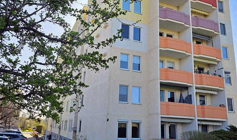 Two-room apartment with balcony for sale in Meißen, commission-free.