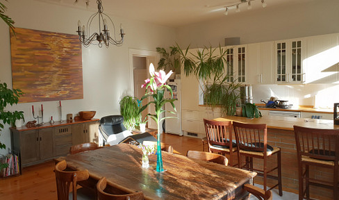 Bright, fully-equipped apartment with 4 bedrooms.