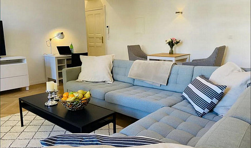 2-Zimmer-Stuckaltbau-Wohnung mit Balkon