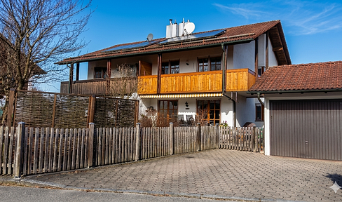 Helle Doppelhaushälfte mit viel Platz und großem Garten
