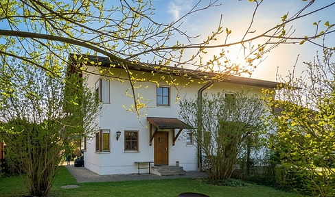 Helle Doppelhaushälfte auf 404 m² mit Keller, Garten, Terrasse und Balkon in Ostermünchen